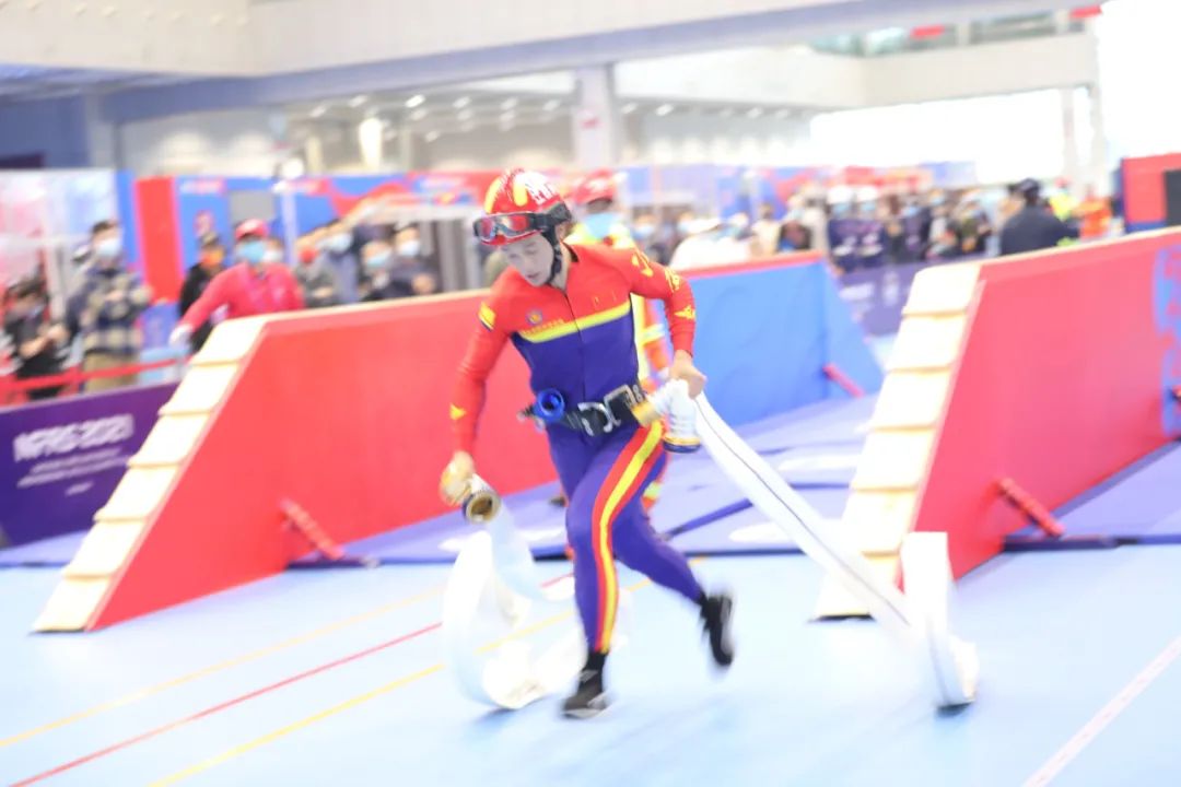 又是贺慧果!100米消防障碍全国第二!