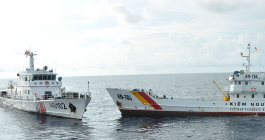 中越两国海警在万安滩发生激烈的冲撞事件,中国遭越南船阻挡冲撞