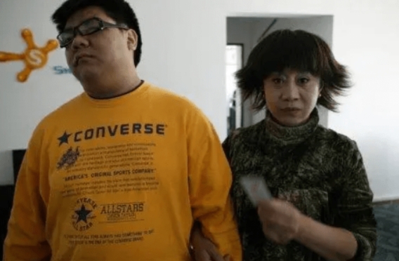 盲人歌手杨光:凭《星光大道》爆红,39岁销声匿迹,他经历了什么?