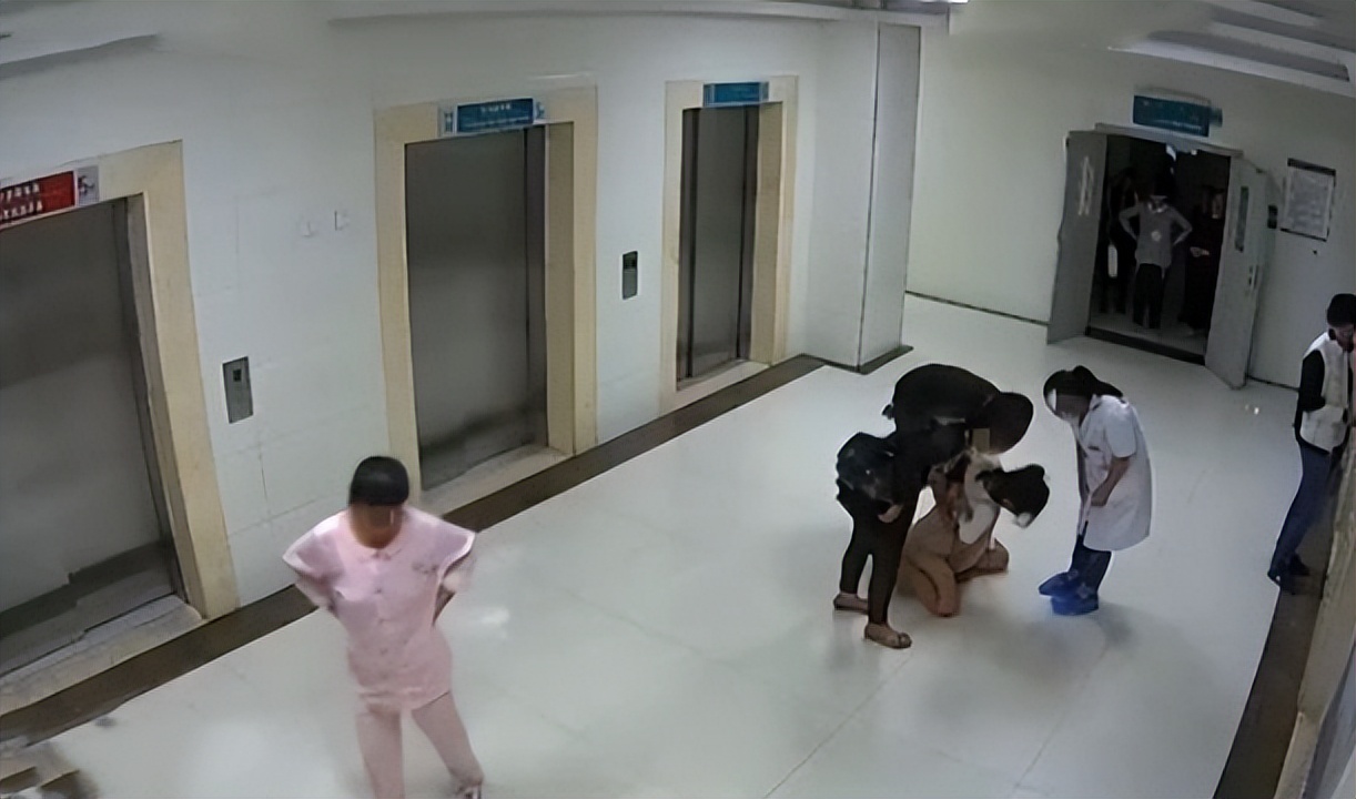 回顾陕西一孕妇跳楼身亡,一尸两命,丈夫一句话让多少父母心慌慌