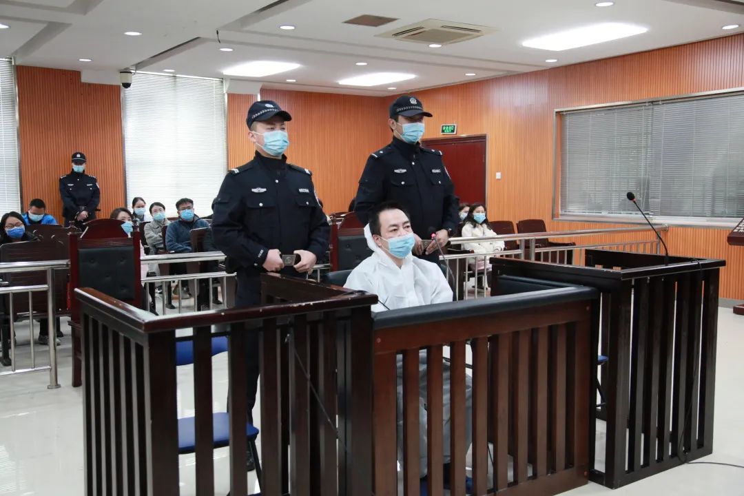 受贿164万 柳州市鹿寨县原副县长陈波一审获刑三年八个月