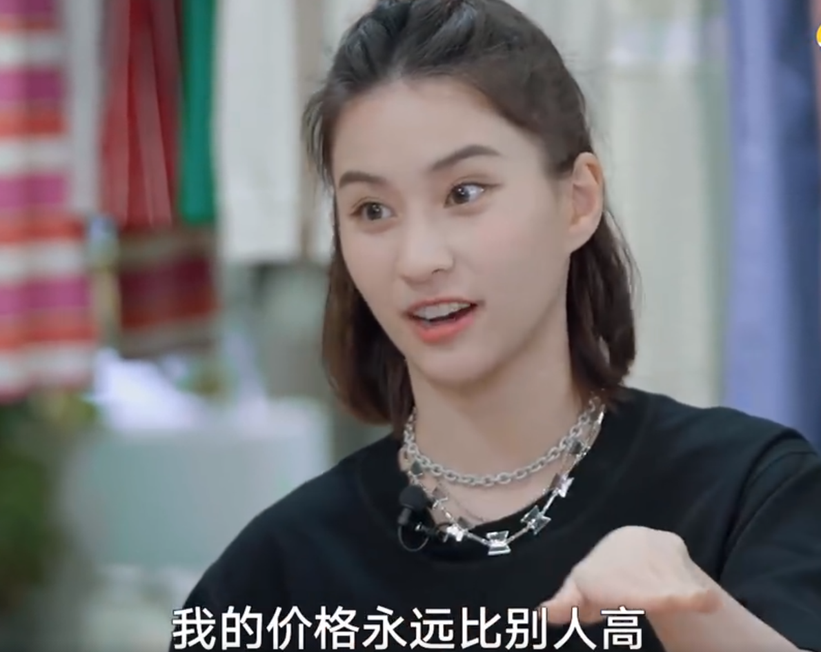 赌王女儿太优秀:何超欣从清华大学毕业,何超莲说家里有钱是原罪