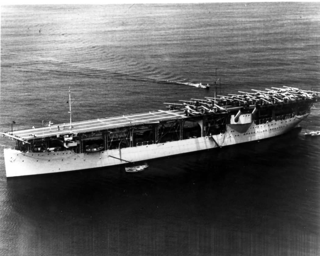 兰利号航空母舰残骸图片