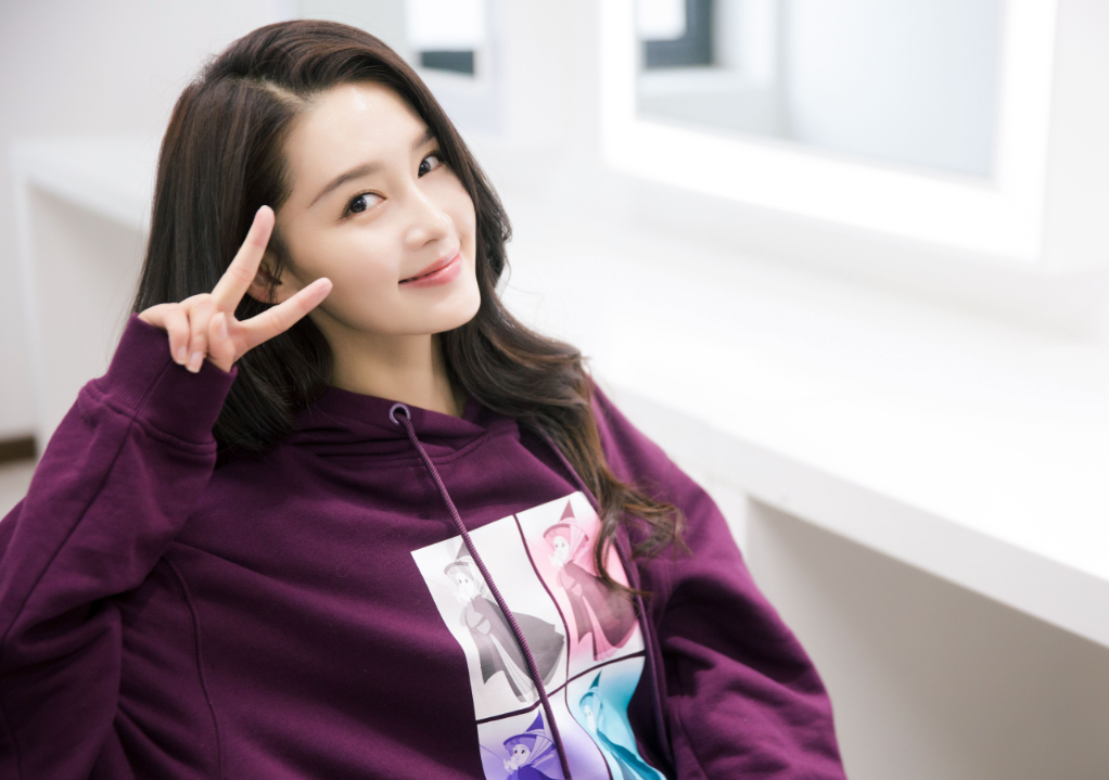 90后女星持续发力,赵露思李沁受追捧,热巴拔得头筹,杨紫压力大