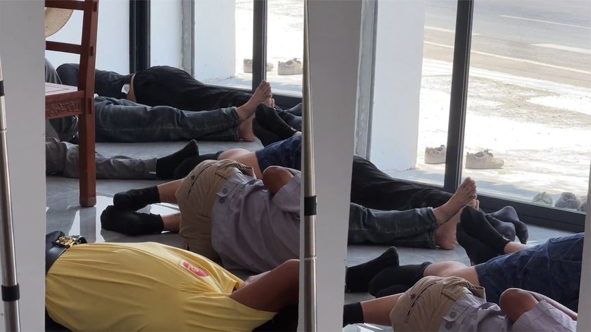 店主免费给农民工提供午休地农民工反应让人泪目爱是相互的