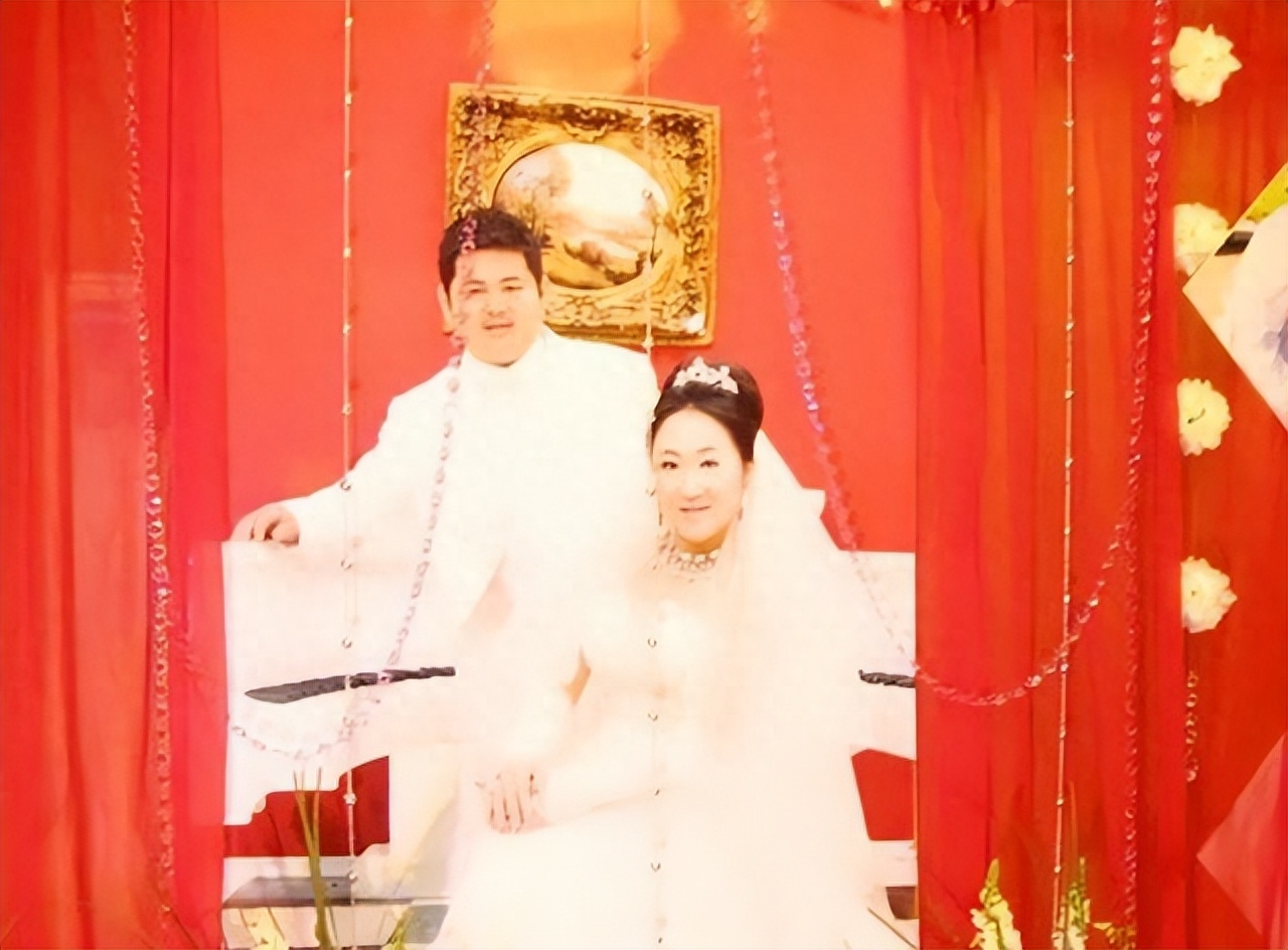 赵本山女儿赵玉芳:倒贴300万下嫁穷小子,结婚15年被丈夫宠成宝