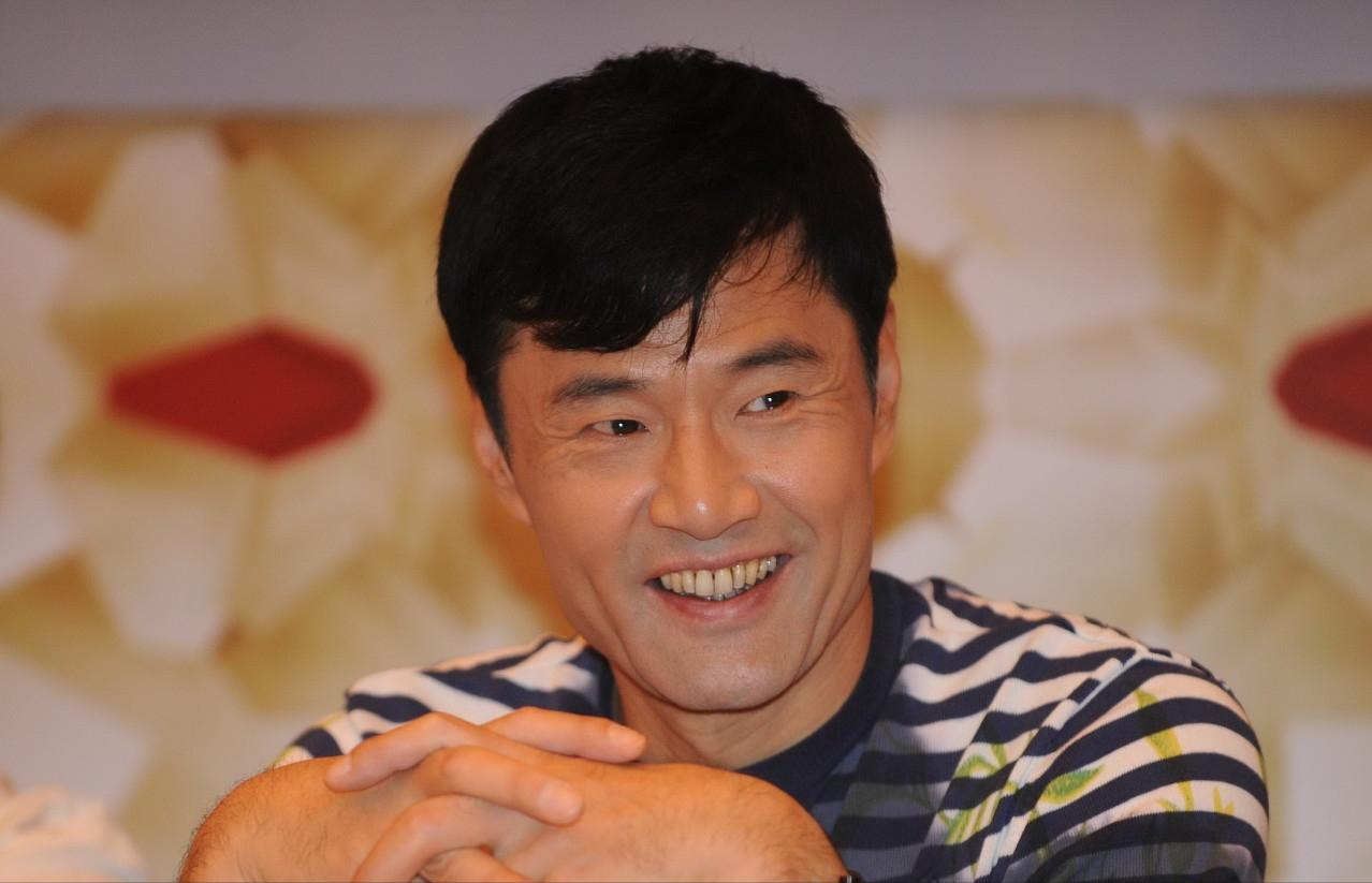 演员于荣光饭他做钱他挣为何到了63岁妻子坚持要和他离婚