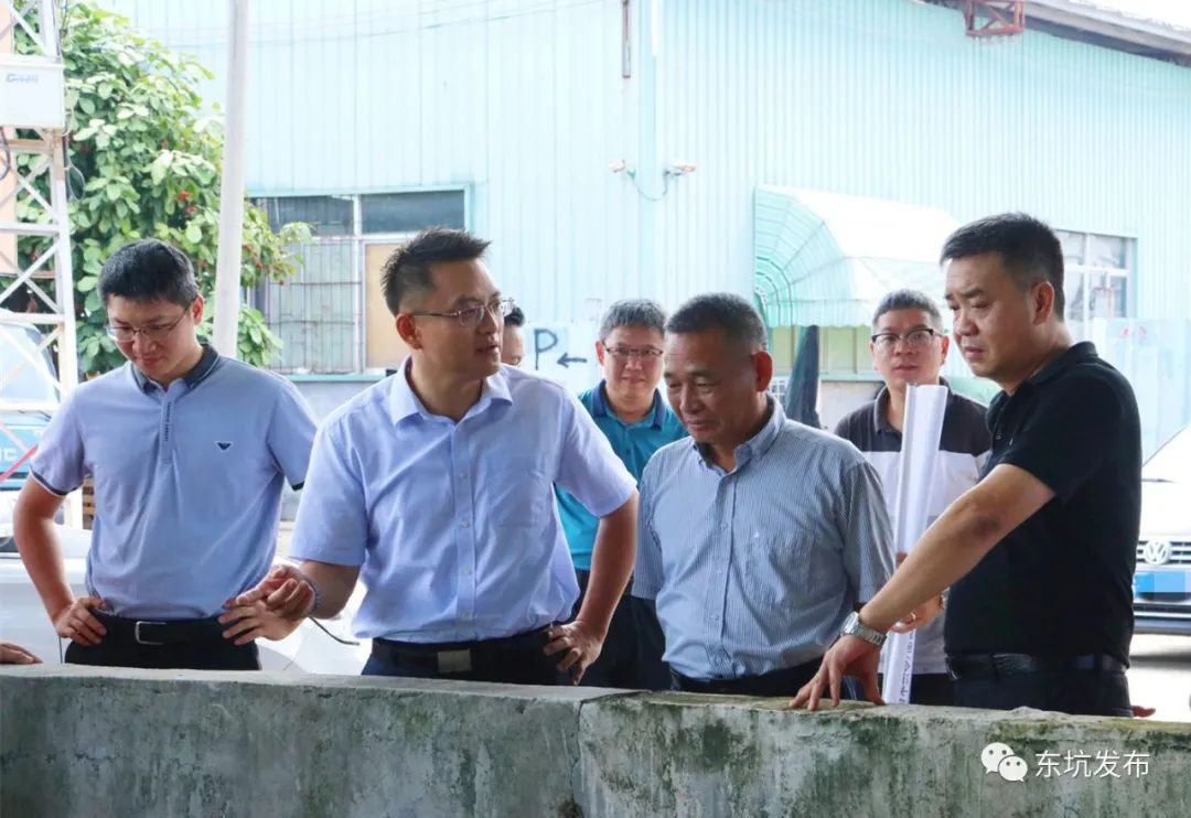 东坑镇委副书记蔡国威协调解决角社片区污水处理问题