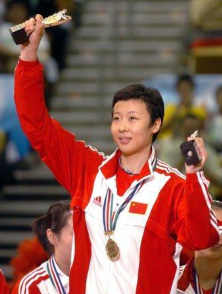 回顾女排名将冯坤为爱远嫁泰国40岁高龄产子如今过得怎样