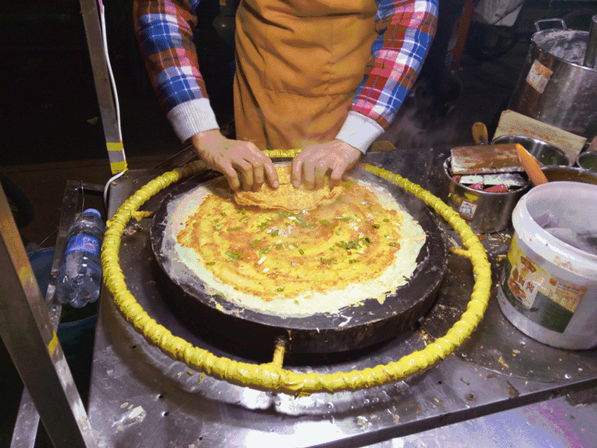 23岁女孩子辞职卖煎饼果子早上5点出摊月入2万自称是祖传手艺