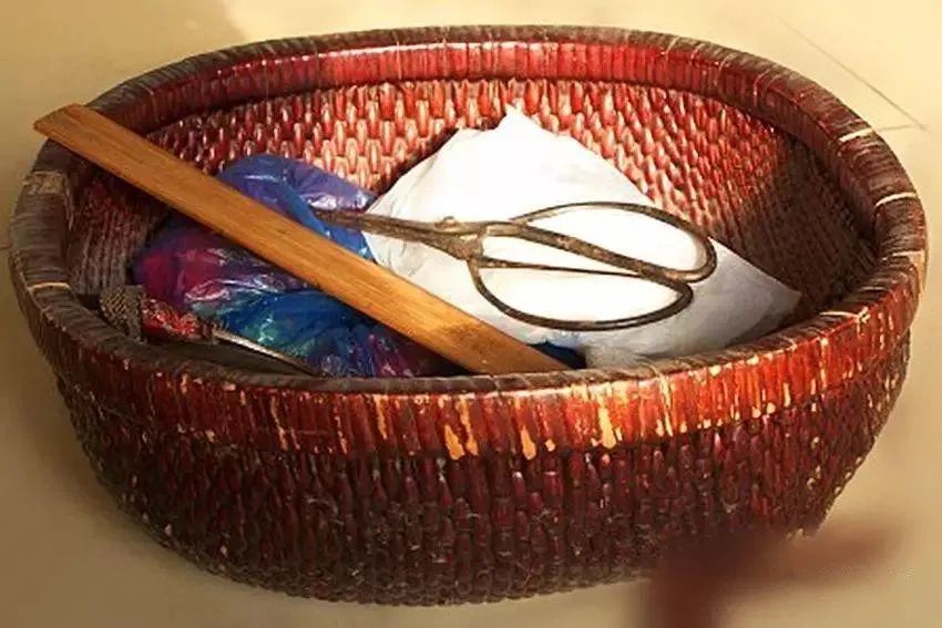 赵桂峰:母亲的针线盒(外一首)