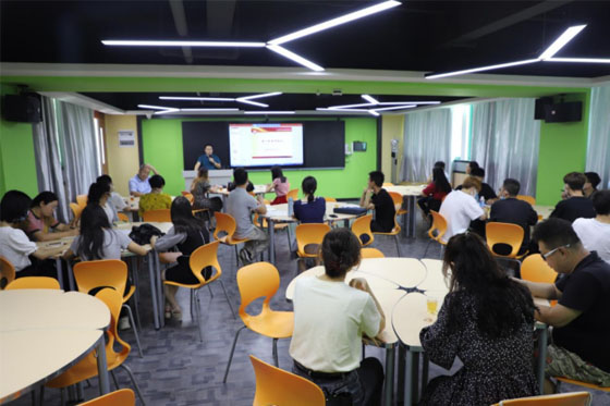 广州华立科技职业学院举行第二场新入职教师培训会议