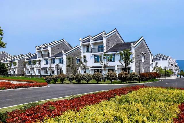 武汉美丽乡村展现新风貌,黄陂村民新房子里过上"红火年"!