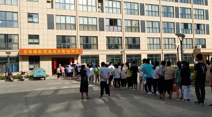 桐城范岗初中组织学生有序接种新冠疫苗