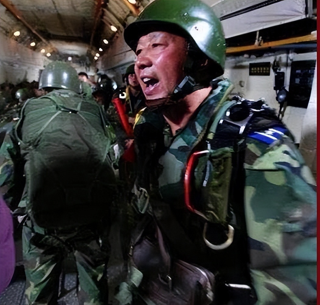 08年汶川地震,空降兵15勇士4999米高空舍命一跳,今都是何职位