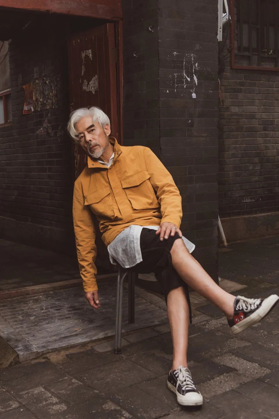 66岁张双利夏日造型,一把年纪穿得这么潮,是一种什么体验?