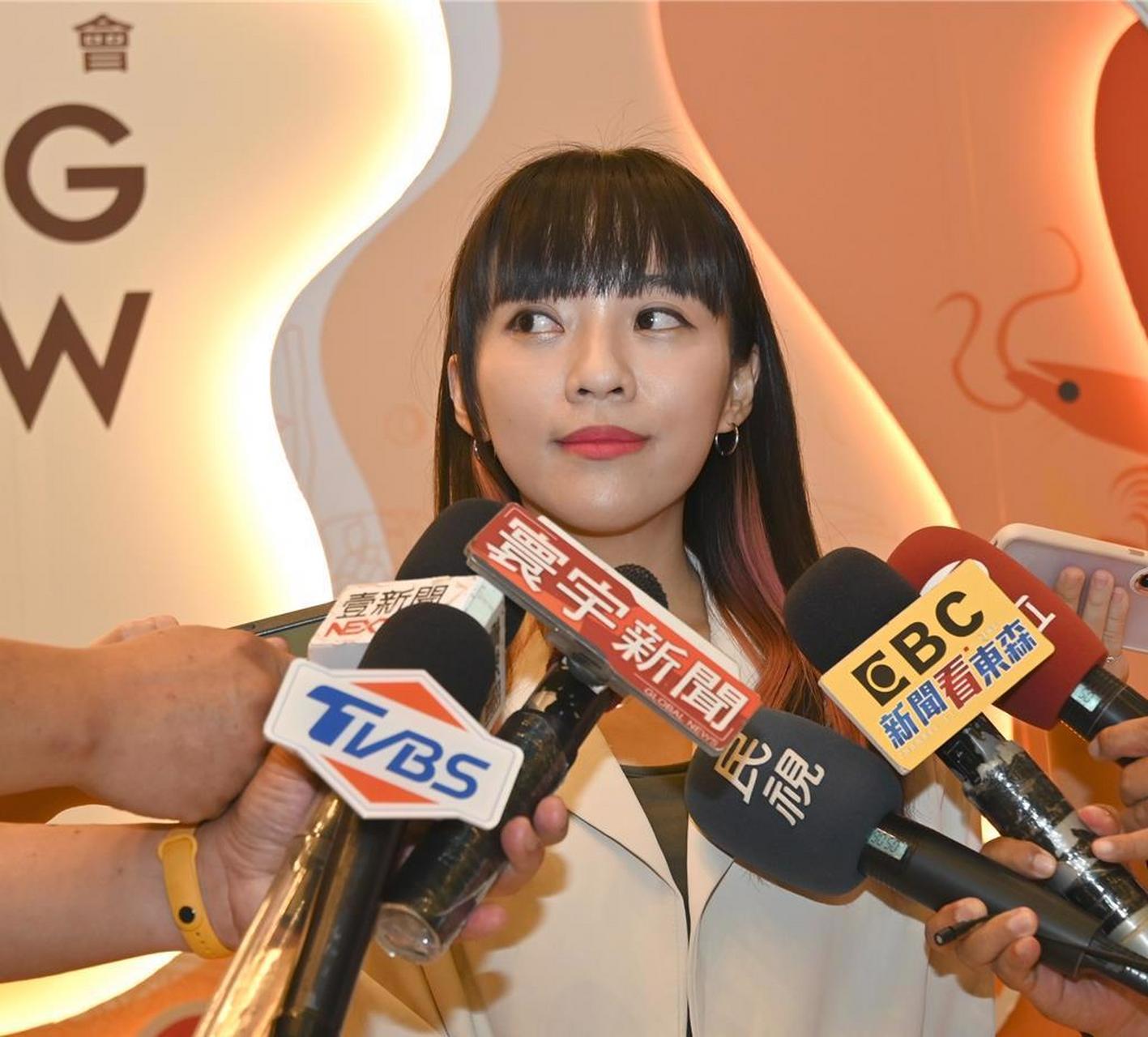 因现任"立委"赵天麟卷入桃色丑闻,改征召高雄市议员黄捷空降接棒