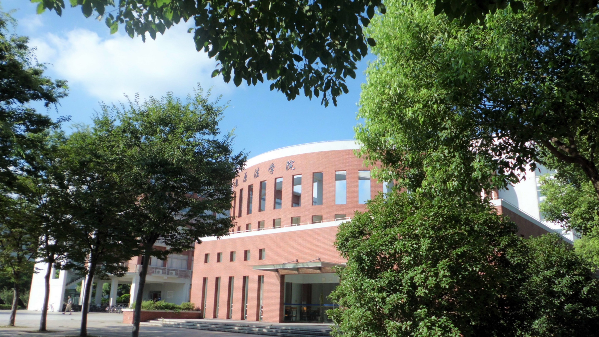 没人告诉你上海交通大学是一座非常美丽的校园吗