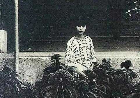 娶了8个女人的胡兰成,对爱情到底是什么样的态度?