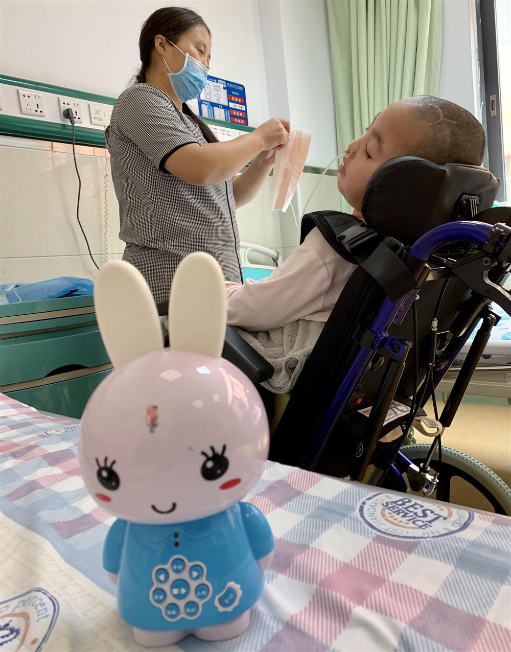 2015年那个遭烟头烫腿,经历四次心脏骤停的小辛怡,如今怎么样了