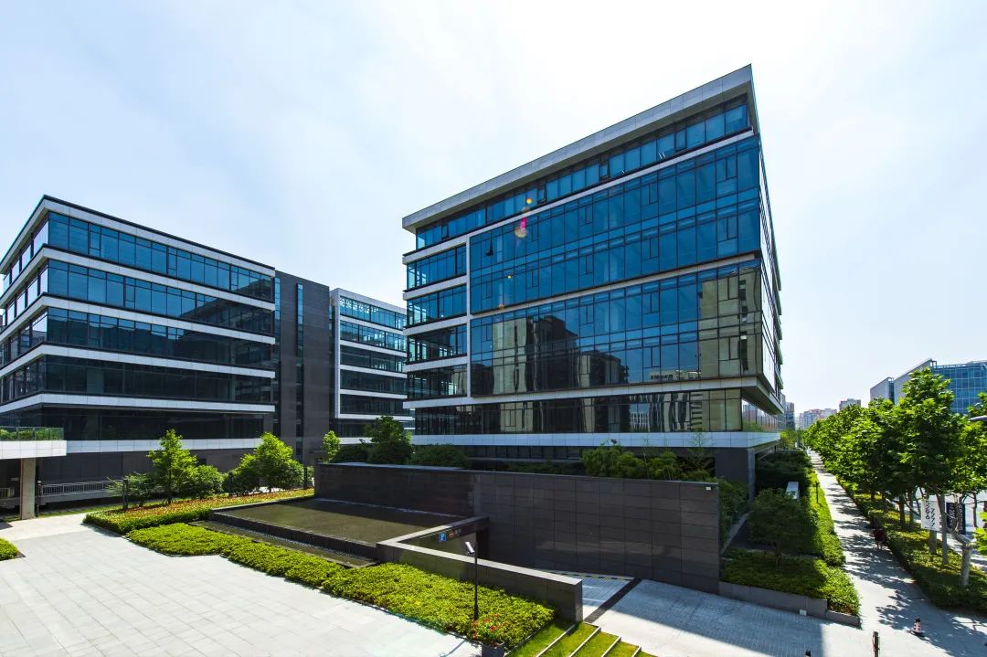 "虹桥嘉汇"项目的这两栋楼获此殊荣!看看ta们有啥不同?