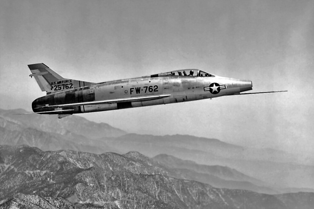 聊聊f-100:史上第一种超音速战斗机,到底有多强?