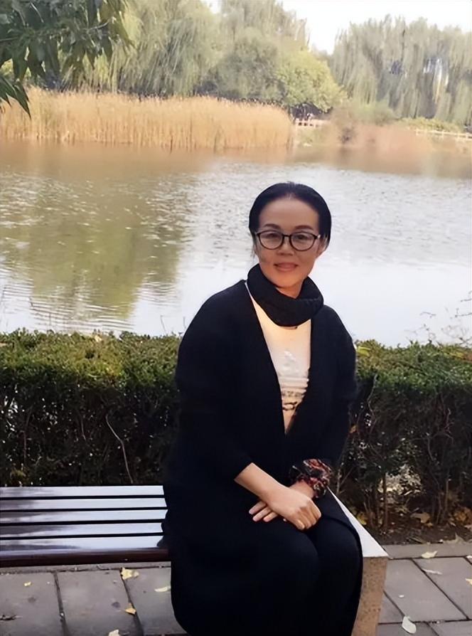 回顾央视主持人董浩两次死里逃生妻子和女儿是他最坚强的依靠