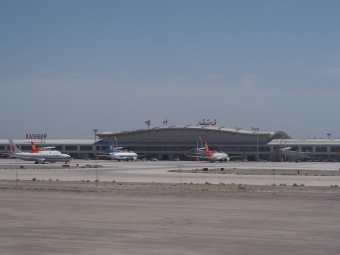 喀什国际机场是新疆支线航空枢纽,距市中心8千米,为4e级机场