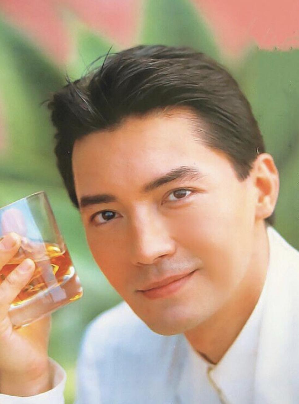 回顾尊龙:我是孤儿,不知亲生父母是谁,我不生孩子,死后也不要墓碑