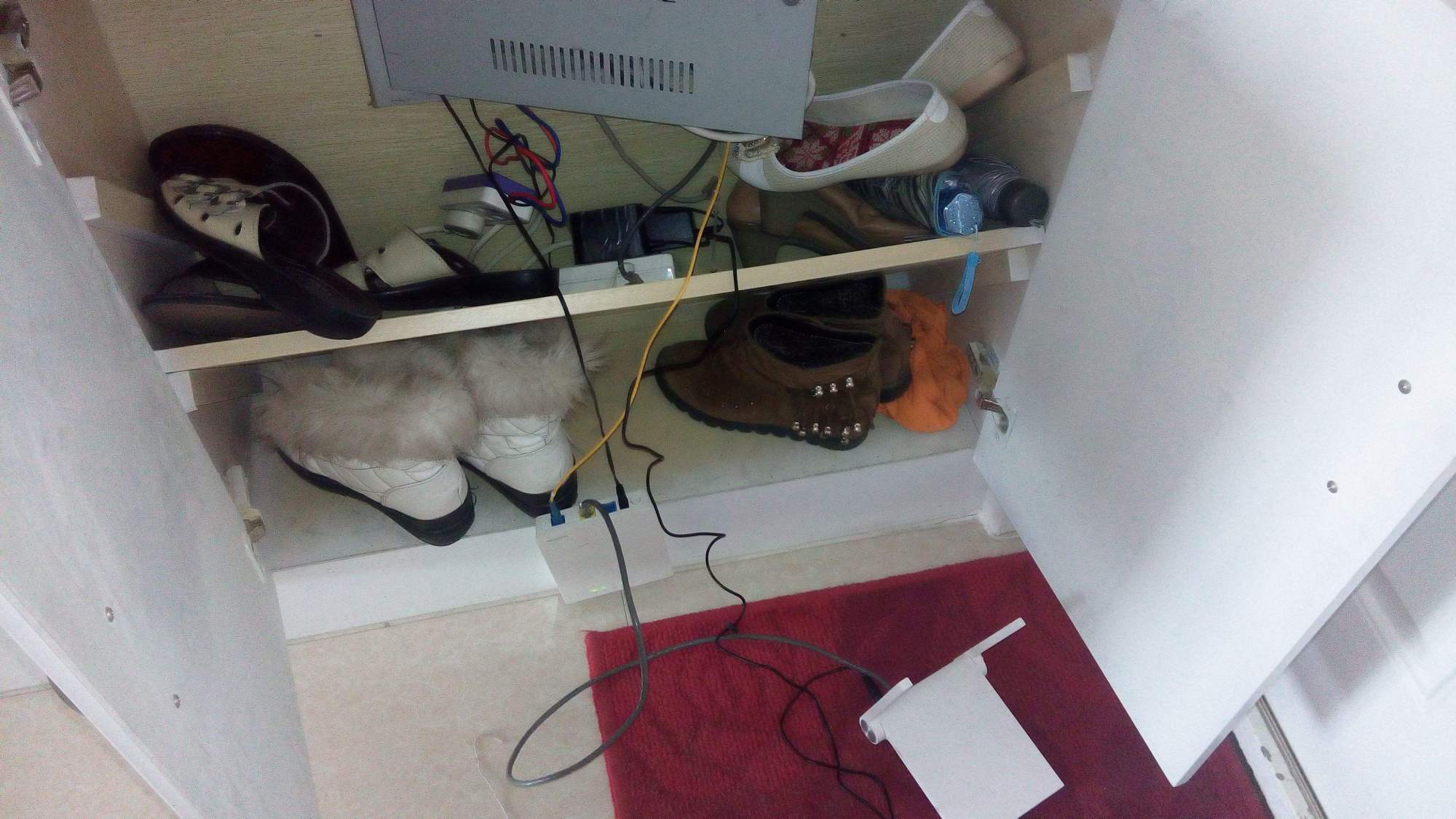 想要wifi信号快又强,路由器的摆放位置很关键:3喜3忌要注意