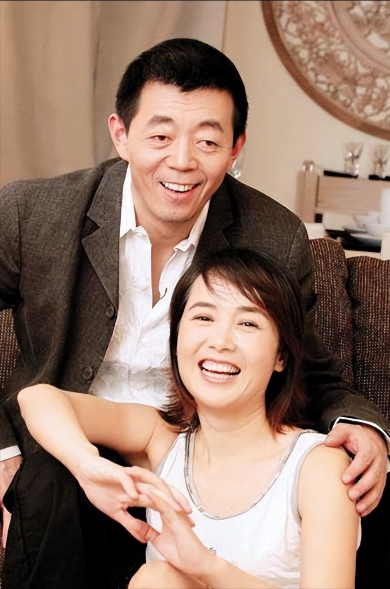 包养丑闻再升级,不止牵连黄轩,这次蒋雯丽被扒得底裤都不剩了