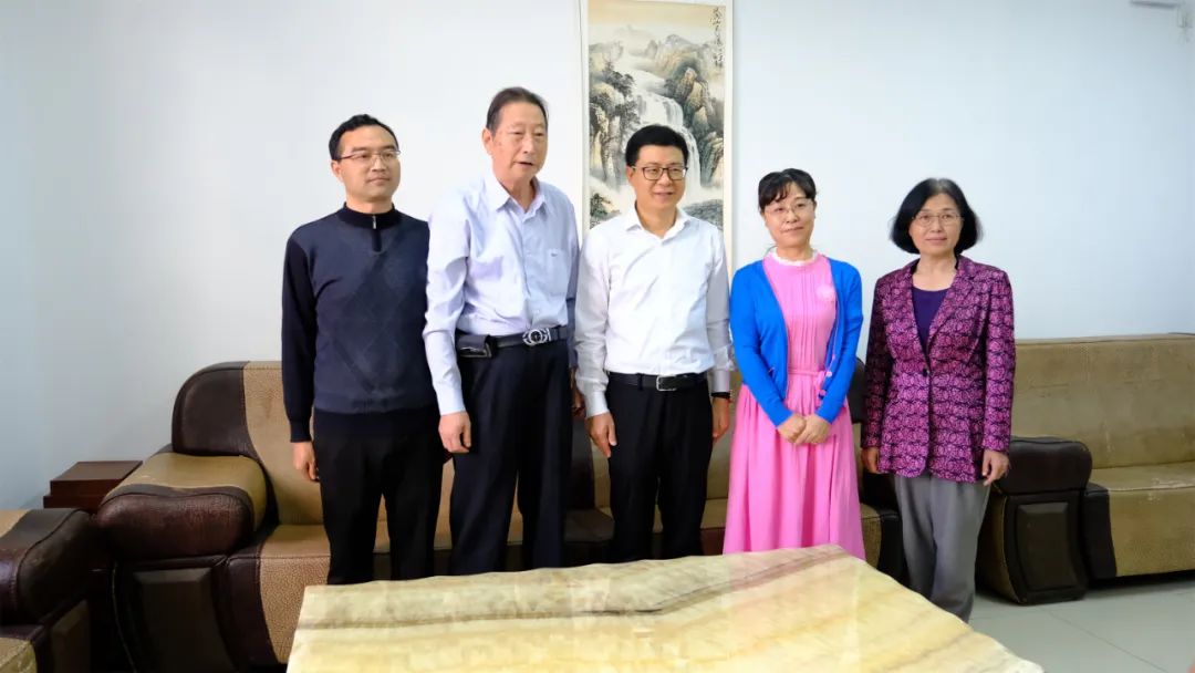 红河州委副书记,州委组织部长应亥宗到州关工委调研