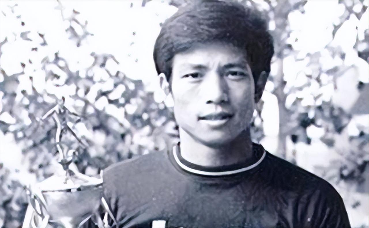 国足最强门将李富胜:正值壮年却意外离世,各界人士纷纷悼念