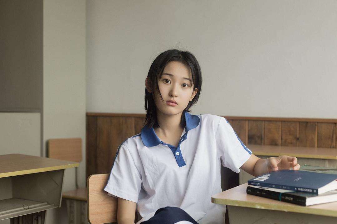 《八角笼中》刻意扮丑,新人张祎瞳出圈,戏外神似"神仙姐姐 "