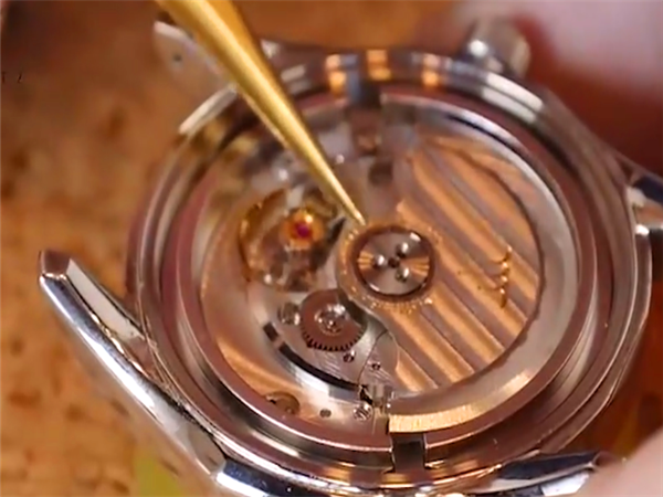 手表把头怎么拆下来