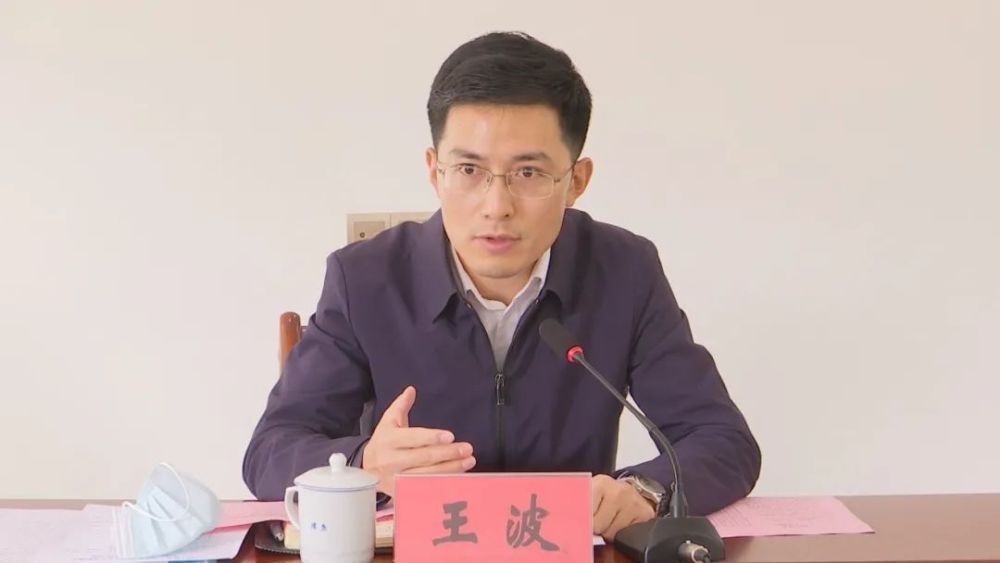 他,现任龙岩市副市长,清华大学博士,从小就展现出的超凡天赋