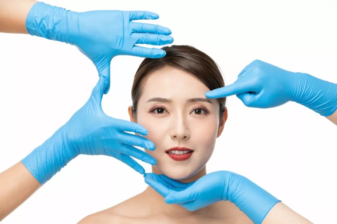 小编不认可:政协委员呼吁取缔医美咨询师