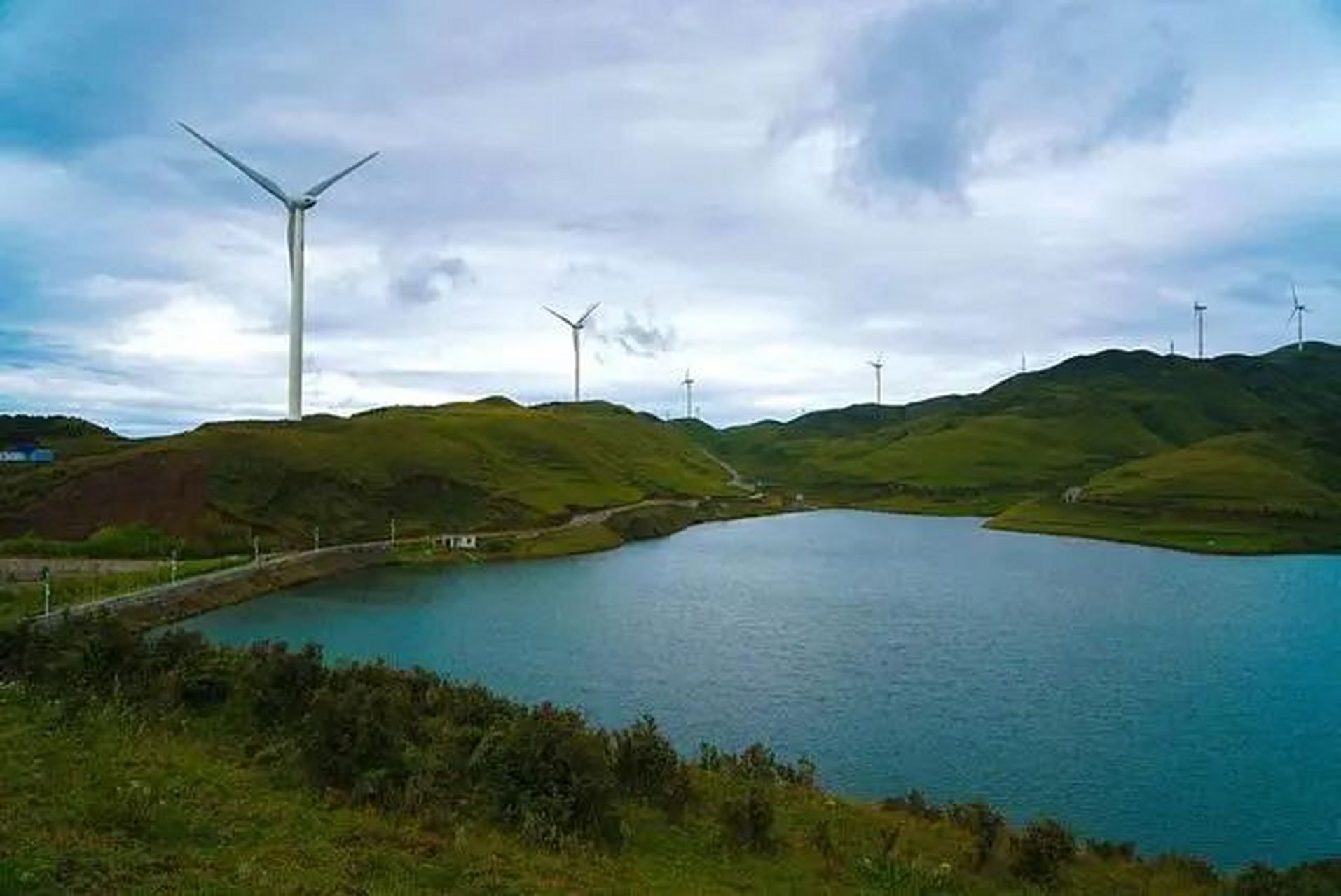 冬日好去处# 乌蒙大草原,这片广袤的草原,位于贵州省六盘水市盘质市