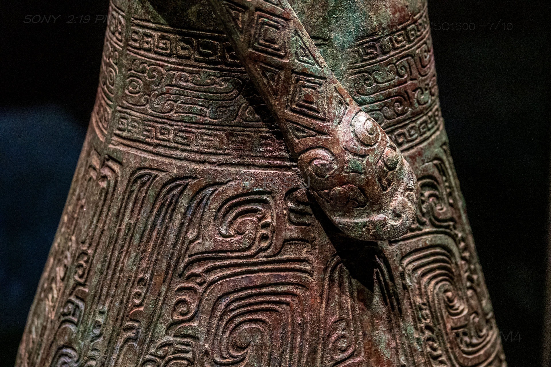 兽面纹提梁铜卣(you):古代酒器,郑州市向阳回族食品厂窖藏出土