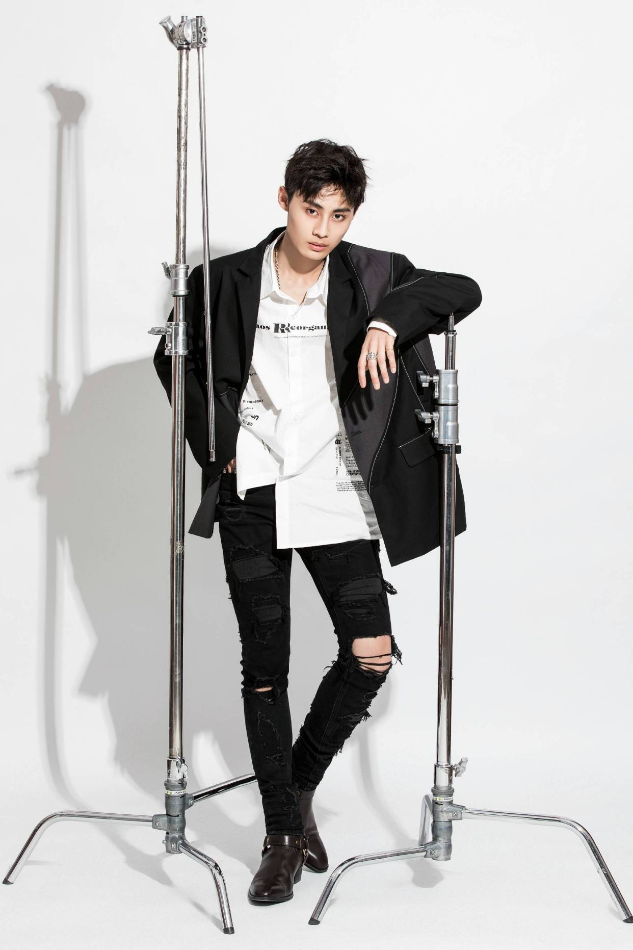 搜亚时尚之夜西安站主秀张嘉豪 完美展示少年强则中国强