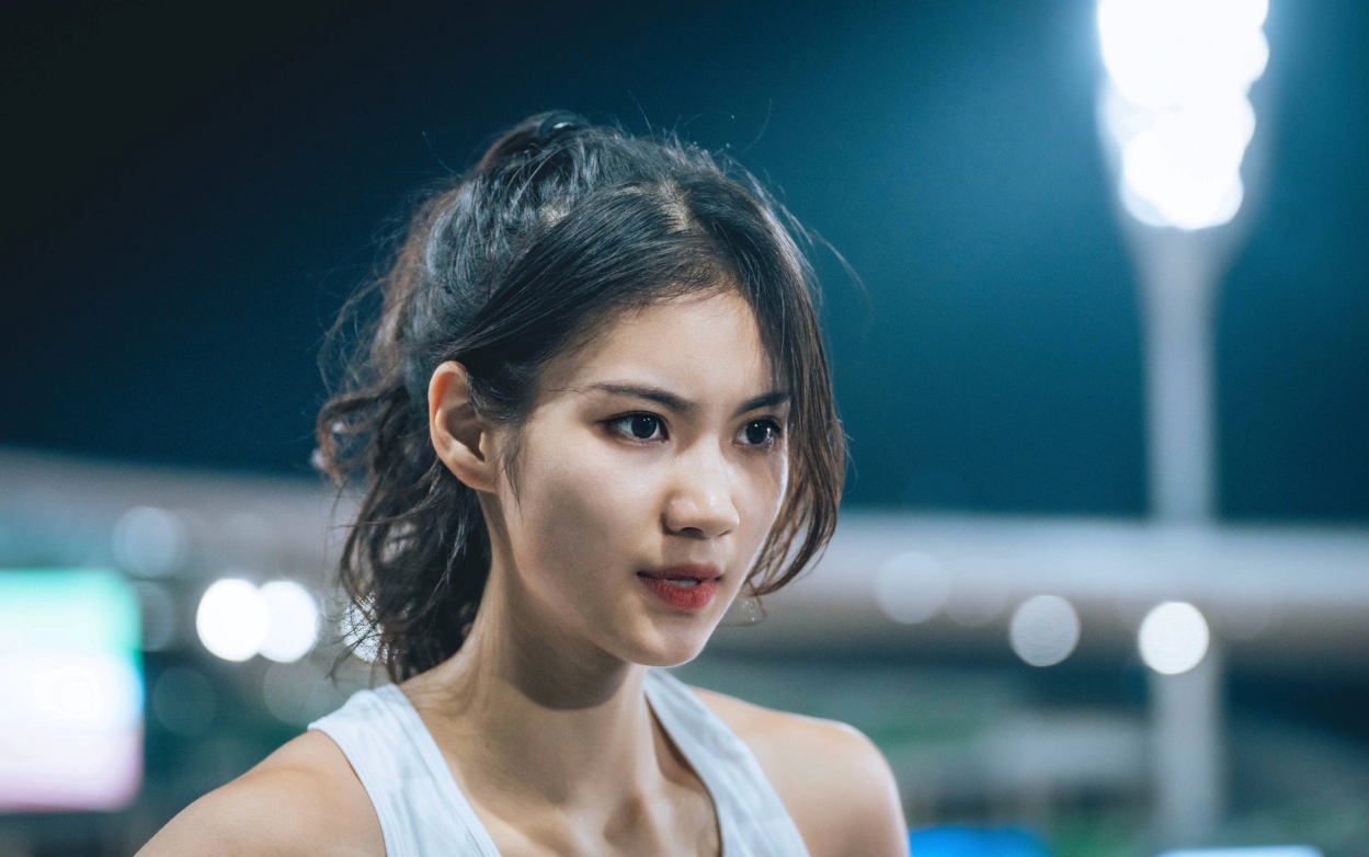 大运会开赛在即,顶尖女运动员走红,这两位颜值和学历都不一般