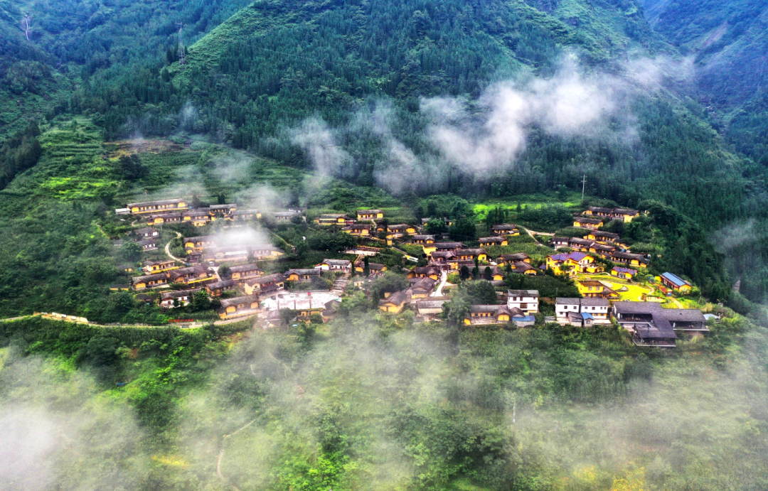 彝族特色风景图片图片