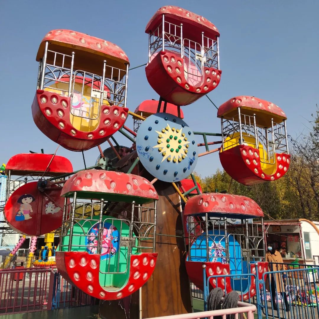 这是哪里?充满了激情爽朗的嬉笑声,惊喜的叫喊声让人心情愉悦