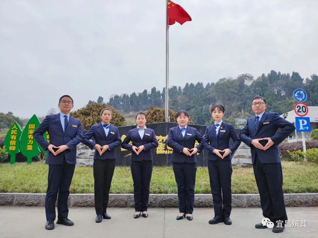 致敬奋斗者!市总工会为殡葬职工田瑞雪"上门颁奖"