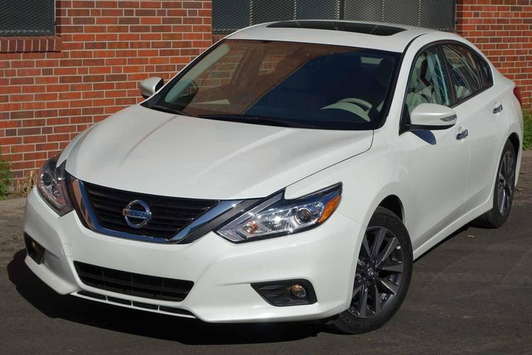 2024款日产天籁实车登场!换用limo前脸,标配9at,本田雅阁劲敌