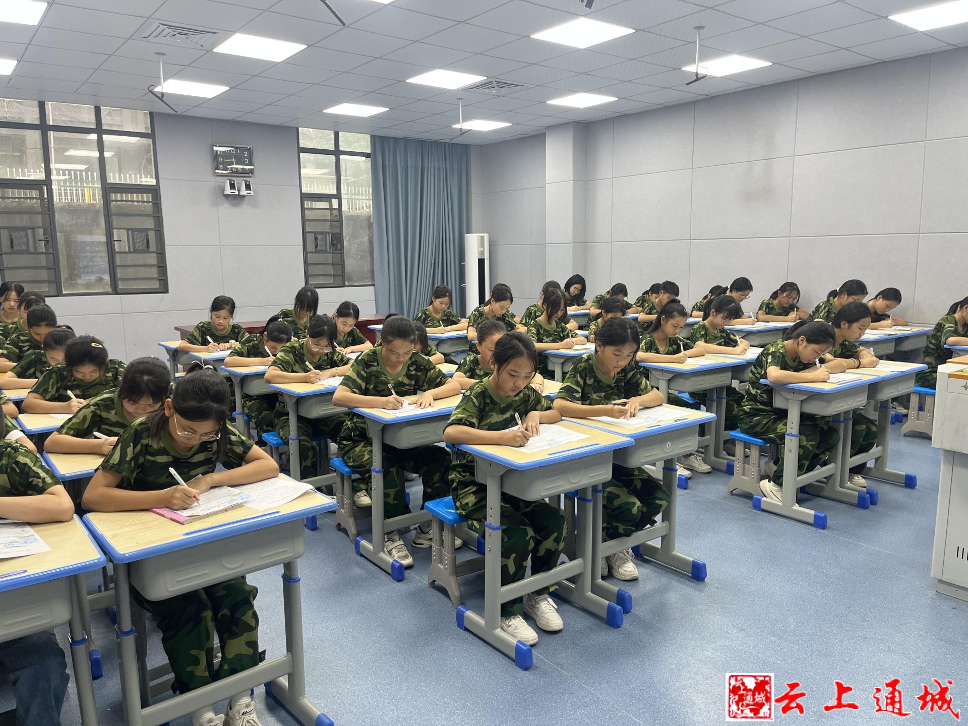 通城县南门中学开展英语书写比赛