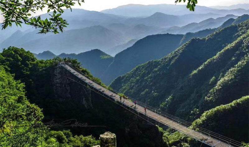 三联峒景区位于娄底市新化县北部,拥有原始森林,飞瀑,高山草原等自然