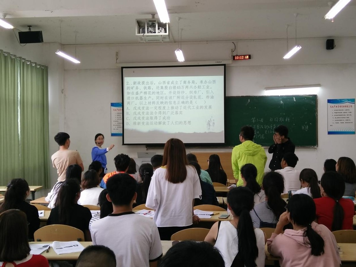 小学老师工资(小学老师工资多少钱一月2023)