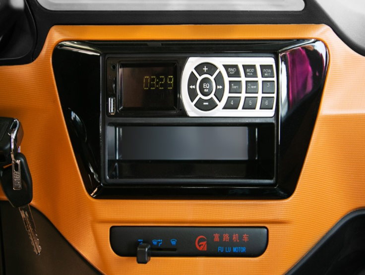 富路金骏马,全封闭燃油三轮摩托车,汽车造型,方向盘操控