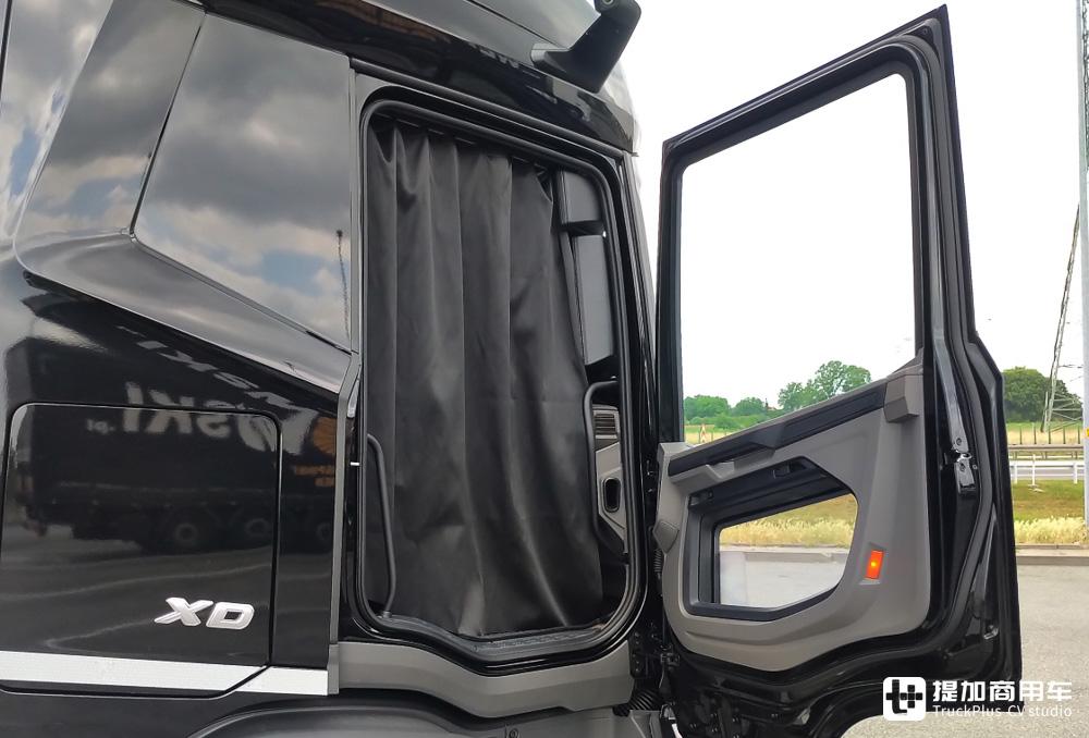 达夫xd中置轴载货车实拍